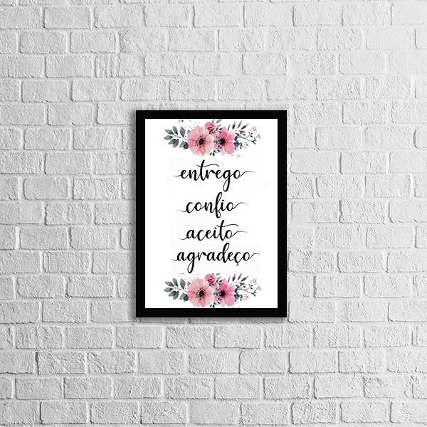 Quadro decorativo com frase de agradecimento e fundo com flores rosas