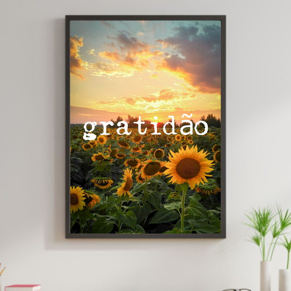 Quadro decorativo com palavra gratidão e imagem de campo de girassóis