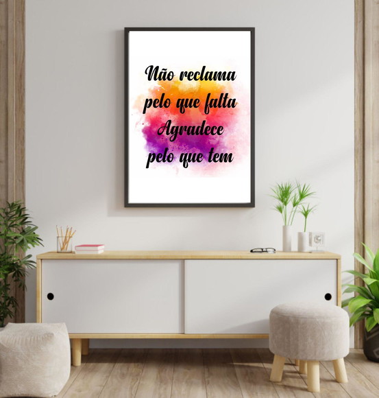 Quadro decorativo com frase motivacional e fundo colorido