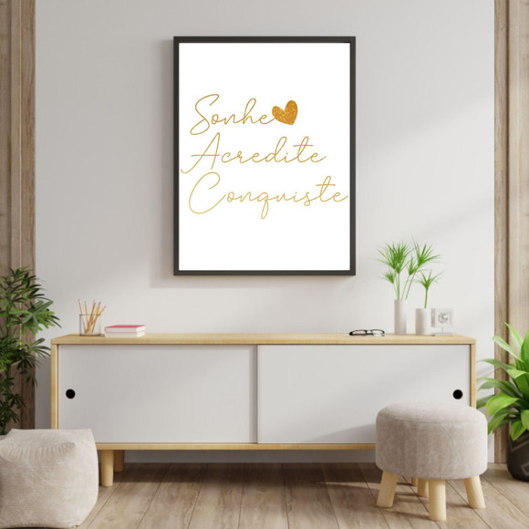 Quadro decorativo com frase dourada sobre sonhar e conquistar