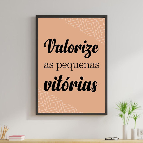 Quadro decorativo com frase motivacional e fundo laranja